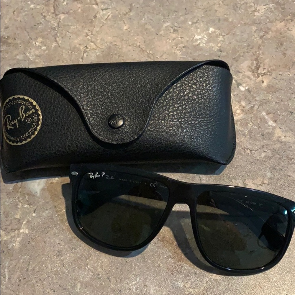 Black Ray Ban sunglasses